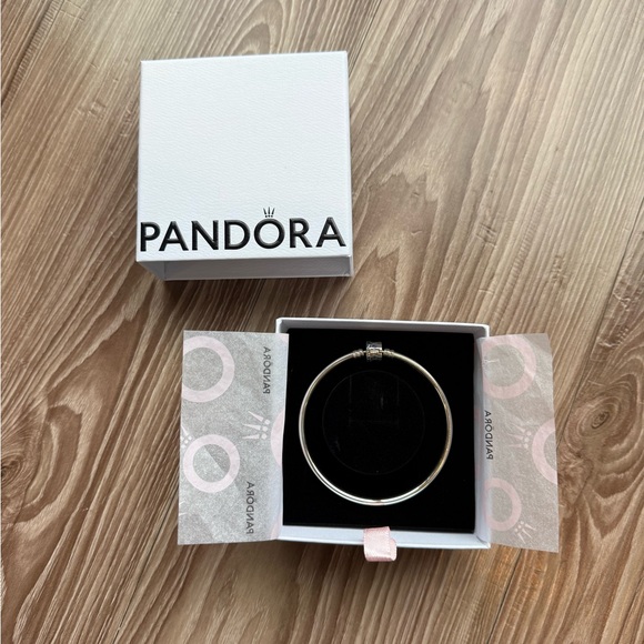 Pandora Jewelry - NWT Pandora Sparkling Barrel Clasp Bangle Charm Bracelet